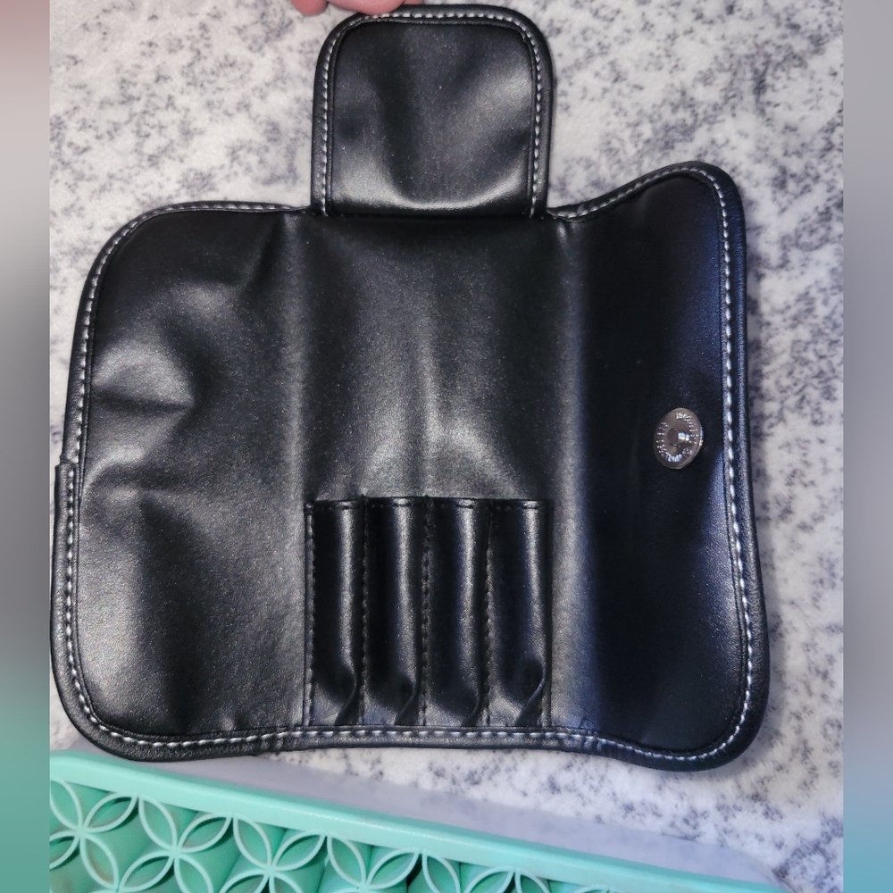 Cases For Brushes - Picture 4 of 5